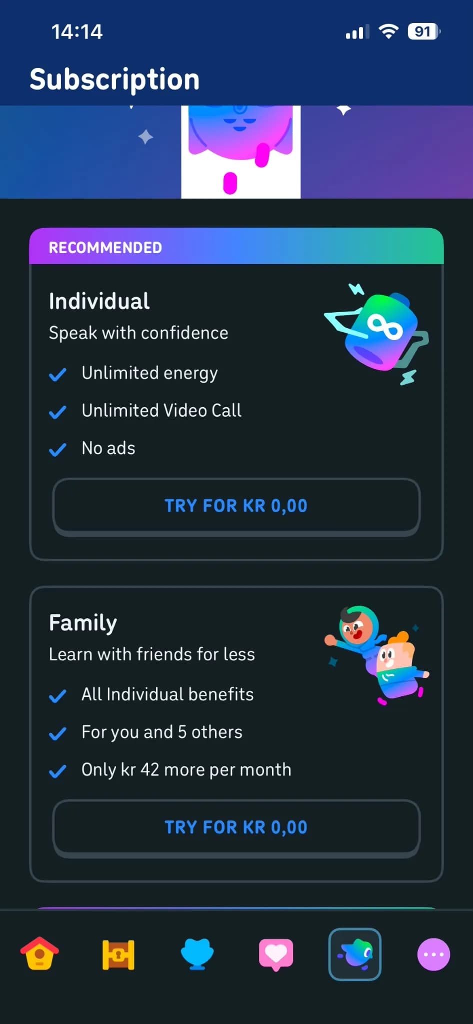 Duolingo subscription screen: the Individual plan with unlimited energy, unlimited Video Call and no ads, and the Family plan for you and 5 others at kr 42 more per month, both with a free trial